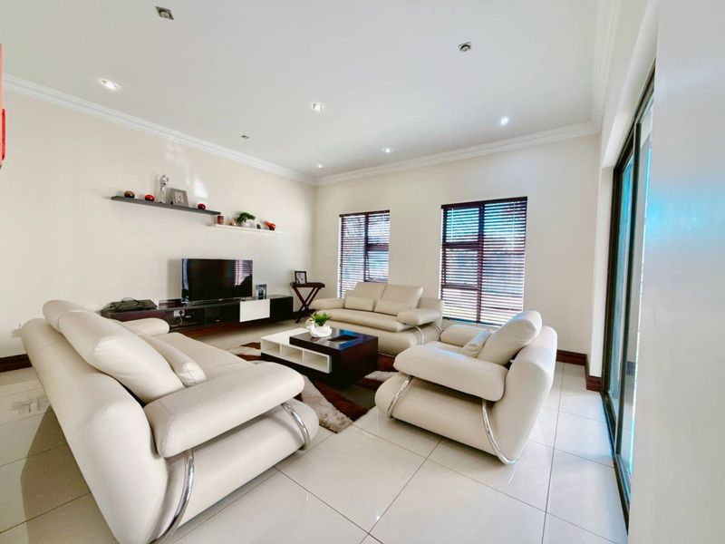 A Contemporary Corner-Stand Home  for Sale in Blue Valley Golf Estate - Photo 7