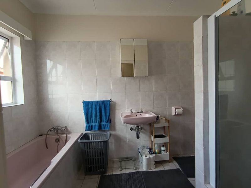 Beautiful home with Flatlet - Photo 3