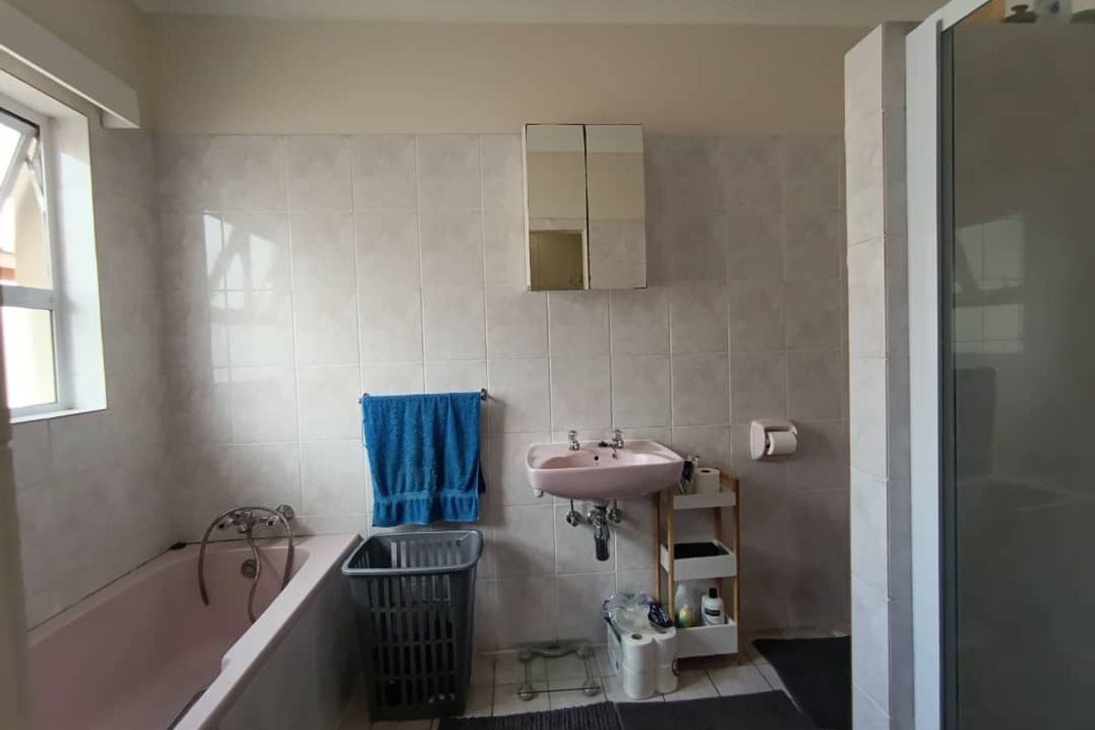 Beautiful home with Flatlet - Photo 3