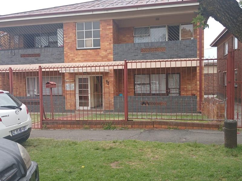 2 Bedroom Apartment for Sale in Forest Hill - Photo 2