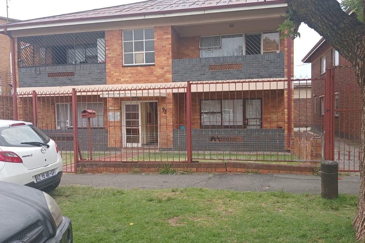 2 Bedroom Apartment for Sale in Forest Hill - Photo 2