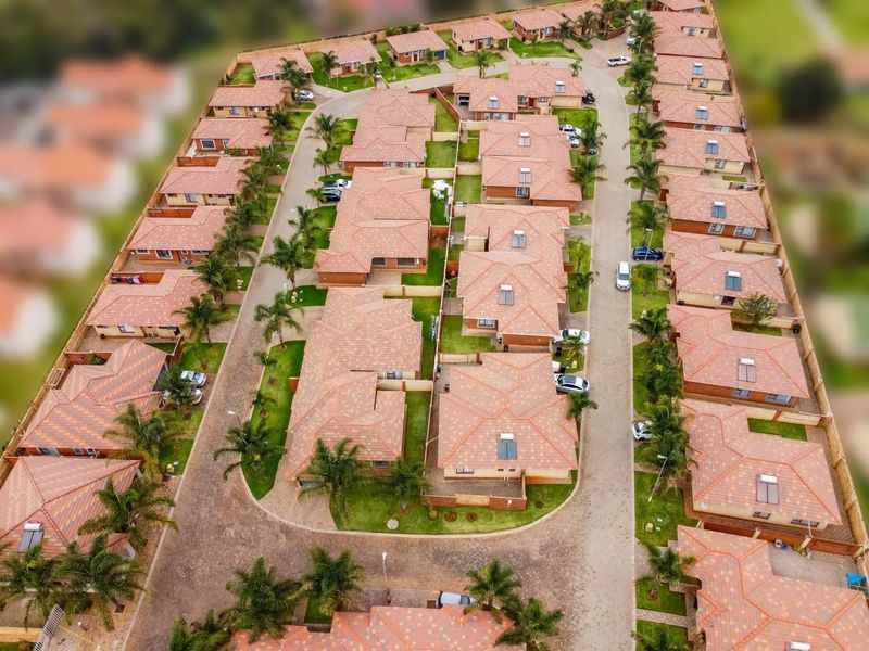 Luxury living in this modern 3-bedroom homes with double garages - Photo 3