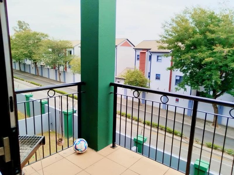 2-bedroom, 2-bathroom apartment for sale in the heart of Honeydew 2-bedroom, 2-bathroom apartment for sale in the heart of Honeydew.!! - Photo 6