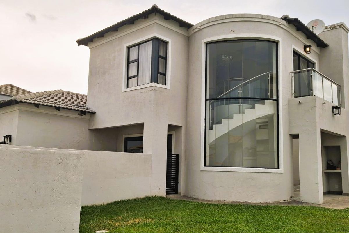 Timeless Elegance Meets Secure Estate Living - Photo 2