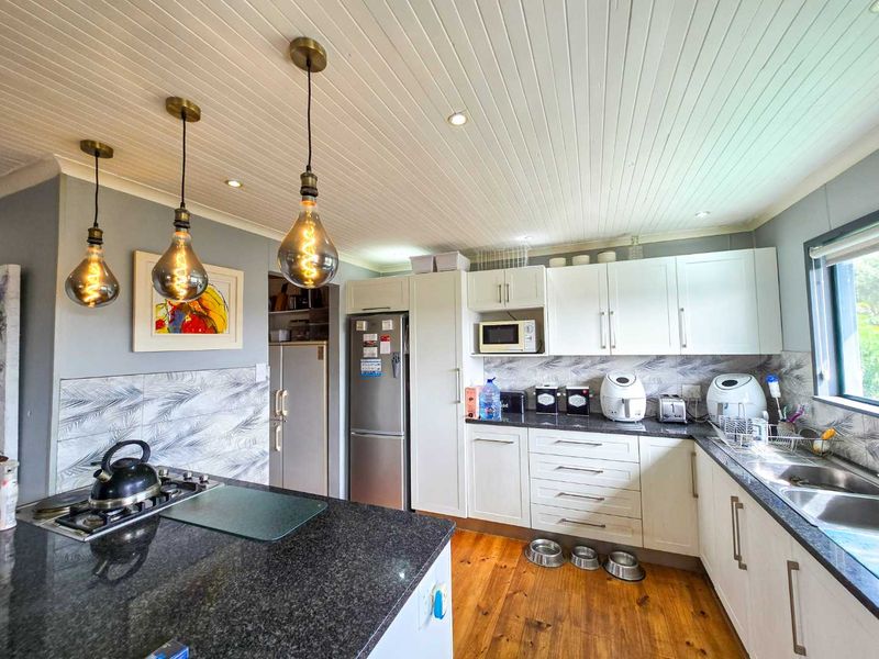 Family home with river view for sale in Stilbaai-Wes. - Photo 8