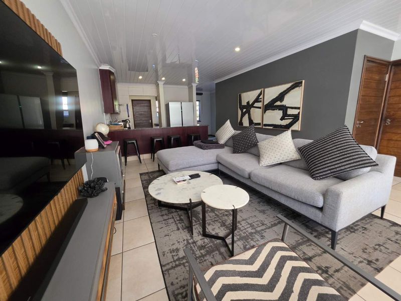 North-Facing | Full Solar | Immaculate Lock-Up-and-Go in Ebotse Golf Estate - Photo 8