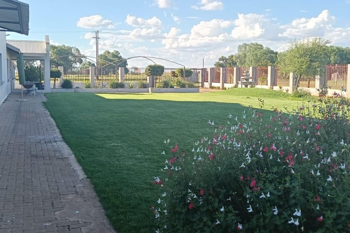 Edable land. Broiler Cage for 19000 chickens fully computeries.Totally off grid. - Photo 4