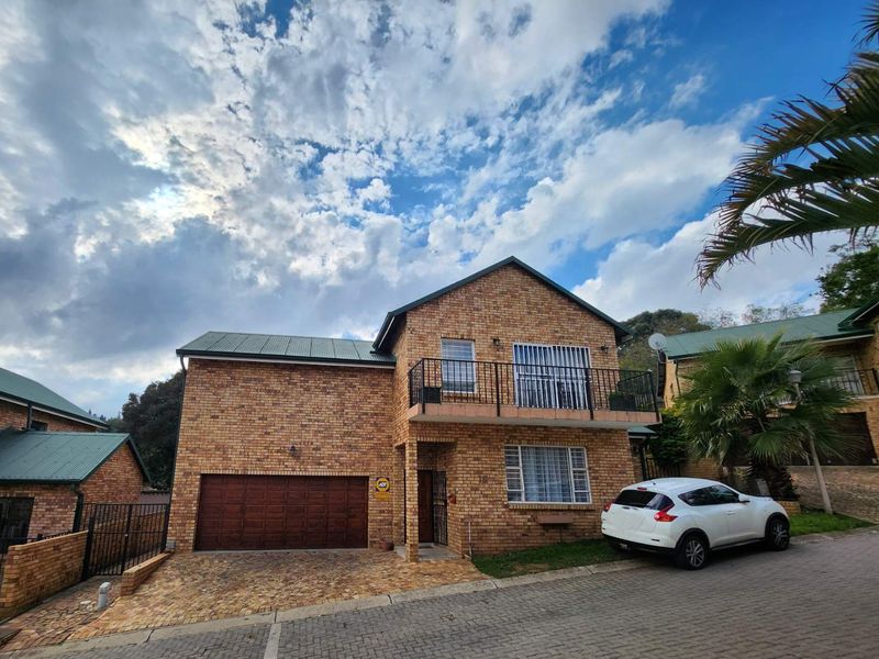 STUNNING HOME IN THE HEART OF OAKDENE - Photo 2