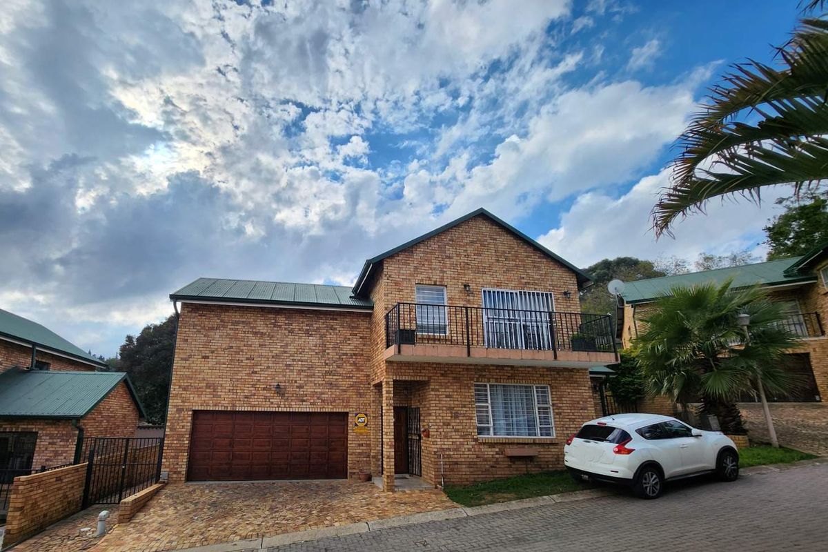 STUNNING HOME IN THE HEART OF OAKDENE - Photo 2