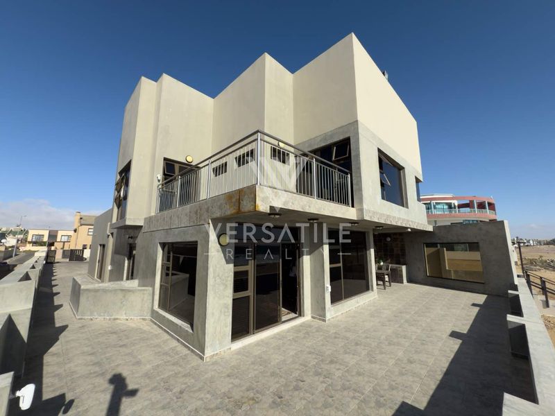 Luxury Beachfront Living – Exceptional 4 Bedroom Home with Unmatched Views - Photo 7