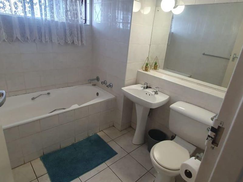 2 Bed 2 baths Apartment 180 degree seaview - Photo 3