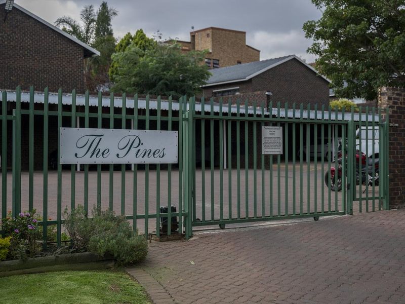 Double-Storey Unit with Spacious Living Areas - Photo 4