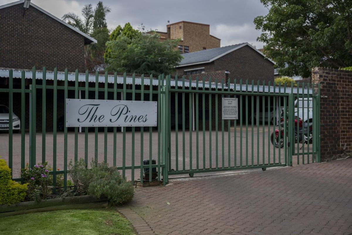 Double-Storey Unit with Spacious Living Areas - Photo 4