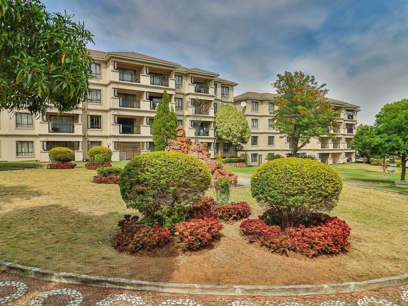 Ideal First Home: Modern 1-Bed in Phoenix View Estate - Photo 2