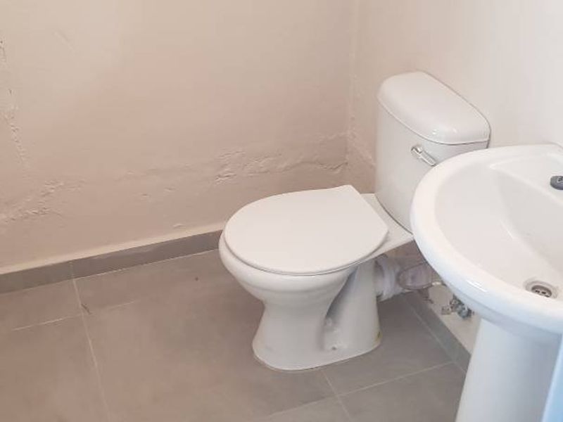 Spacious 3-Bedroom Home with Modern Flatlet for Rent – R12,000/month - Photo 9