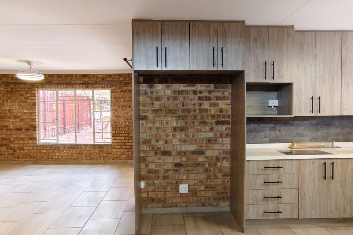 A Captivating Blend of Space, Style, and Comfort Awaits - Photo 4