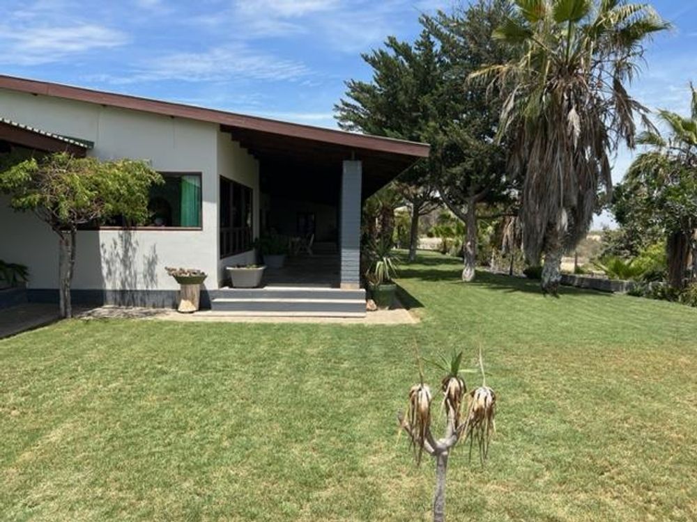 Front veranda with garden