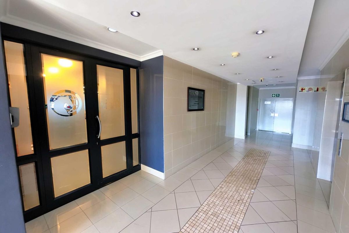 Spacious Corporate Office in The Colosseum | Gateway to Century City - Photo 4