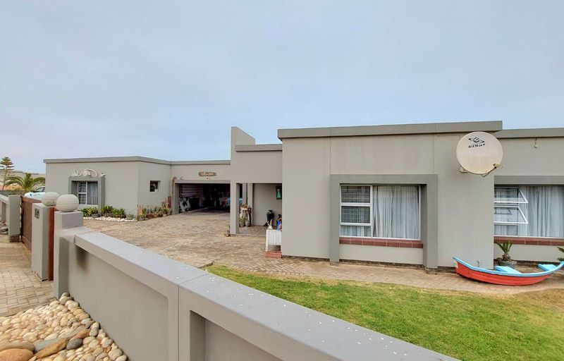 Spacious 4-Bedroom Gem: Perfect for Family & Entertaining!