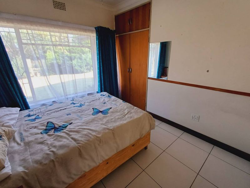 Spacious and Versatile Home with 3 Beds, 2 Baths + 1 Bed, 1 Bath Granny Flat! - Photo 8