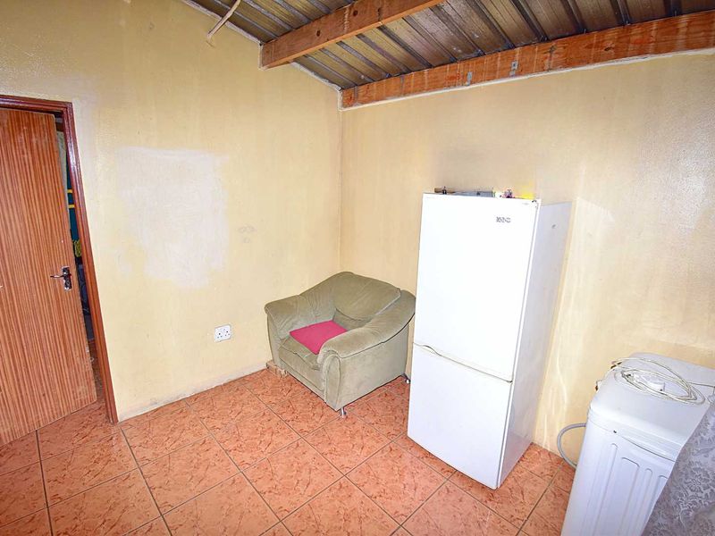 Starter Home - Photo 4