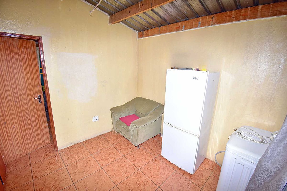 Starter Home - Photo 4