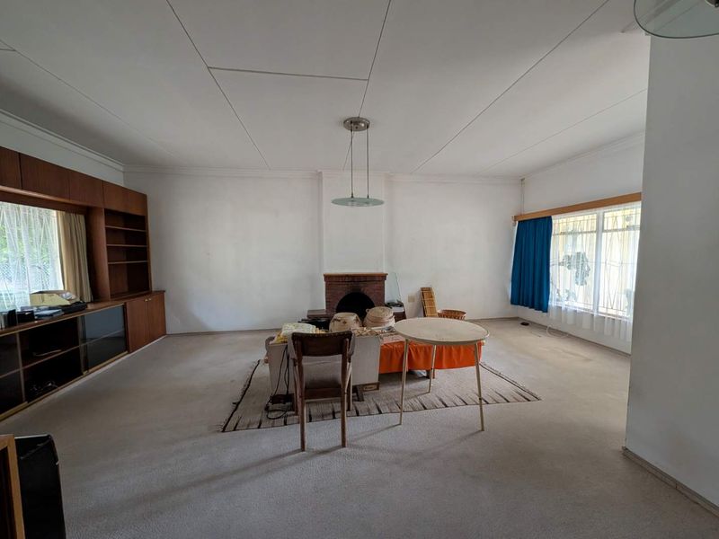 House for sale in Klein Windhoek -excellent for developers - Photo 4