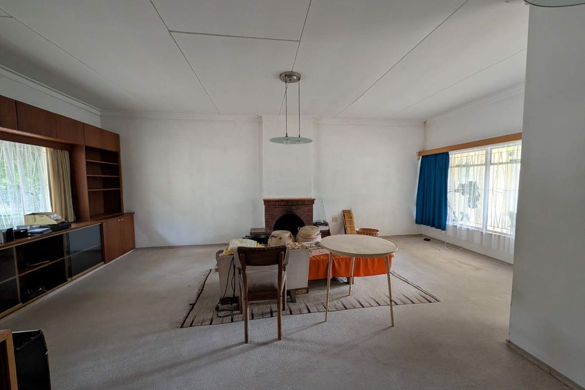 House for sale in Klein Windhoek -excellent for developers - Photo 4