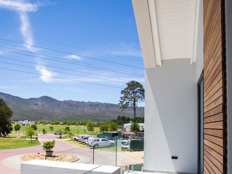 Two-bedroom apartment in the vibrant hub of Val de Vie Estate - Photo 10