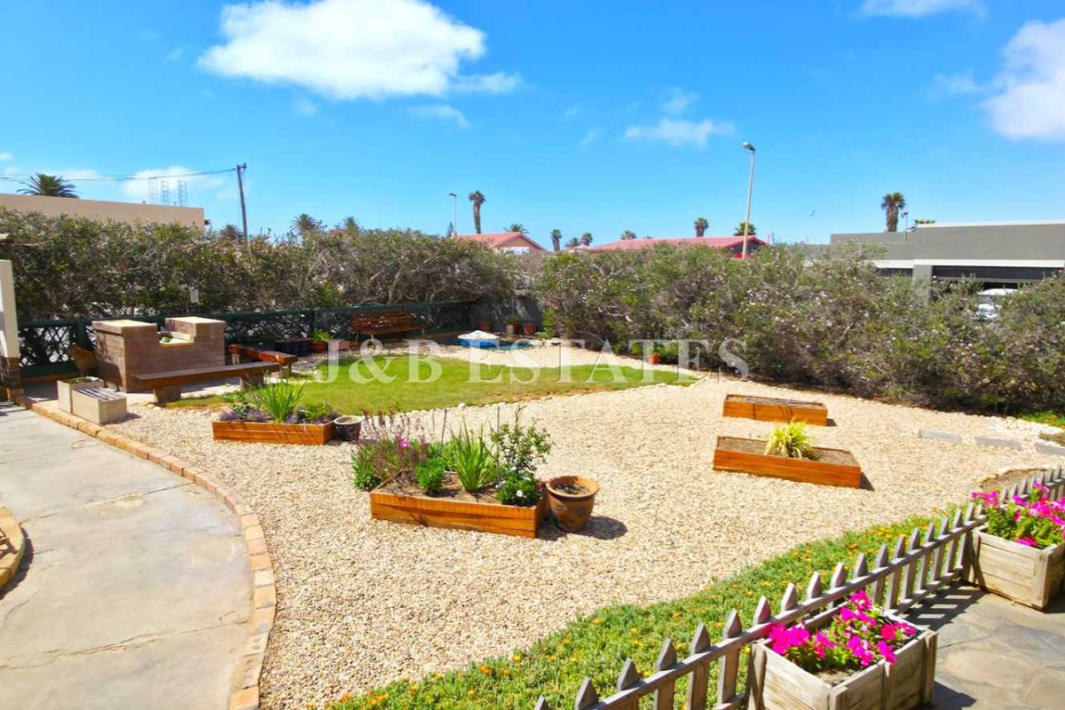 Family House With Flatlet - Photo 2