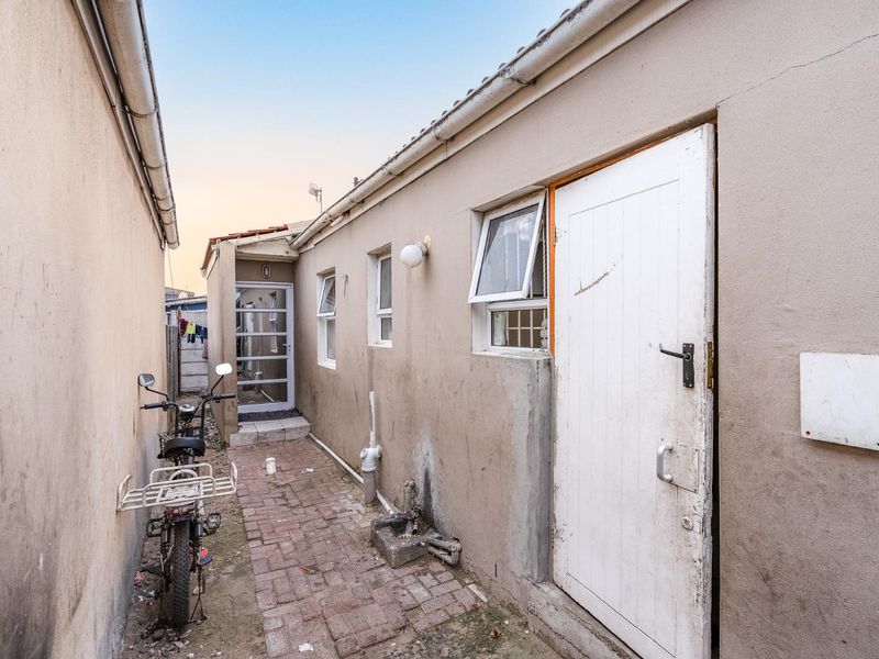 Two Bedroom Home With Flatlet - Photo 9
