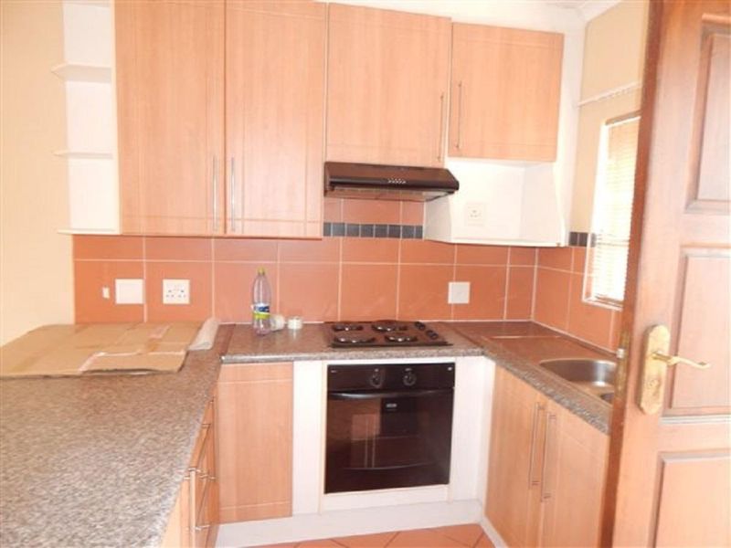 Modern 2 bedroom top unit in Mooikloof Ridge - Photo 4