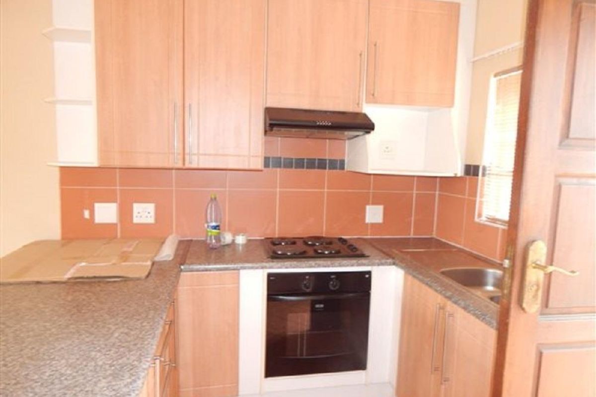 Modern 2 bedroom top unit in Mooikloof Ridge - Photo 4