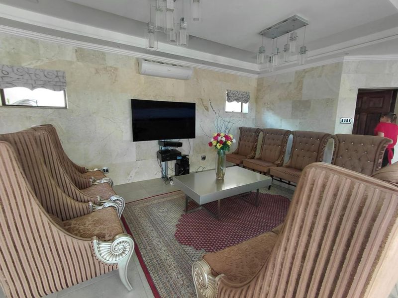 Luxurious Fully Furnished 4-Bedroom Double-Storey Home with Stunning Views in Roodekrans - Photo 7