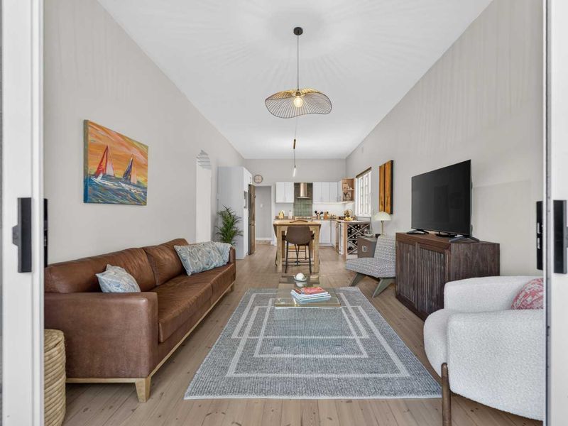 Charming Art Deco Apartment with Spectacular Table Mountain Views - Photo 7
