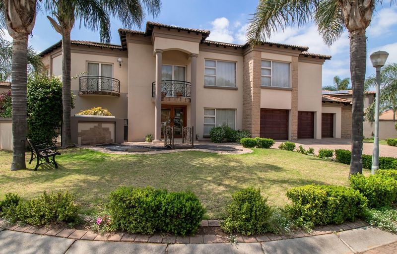 Beautiful Double storey cluster home  in Montebelo  in Lakefield