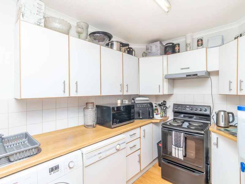 Perfect 3 bedroom Townhouse in a Secure Complex in Northwold - Photo 7