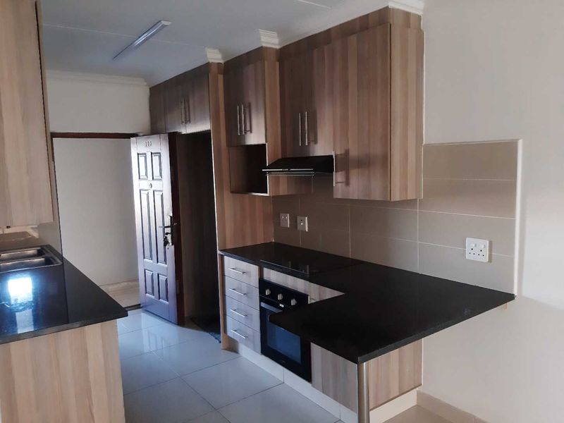Stunning ground floor unit - Photo 2