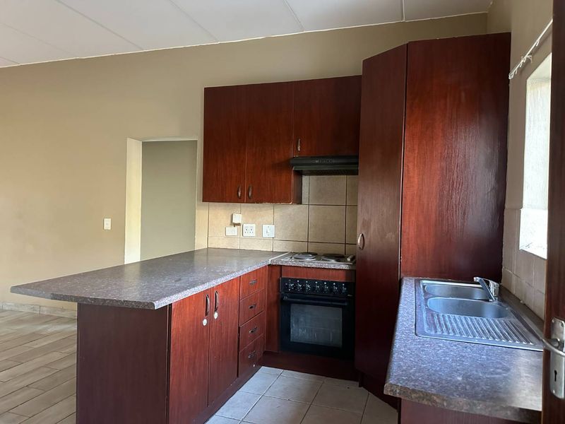 3 Bedroom Apartment in North Riding - Photo 5