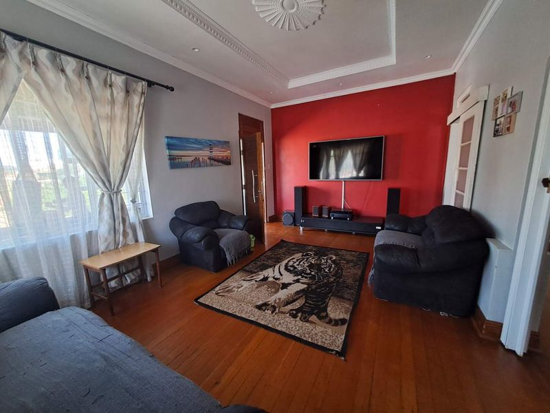 Stunning Family Home in the Heart of Bellair - Photo 5