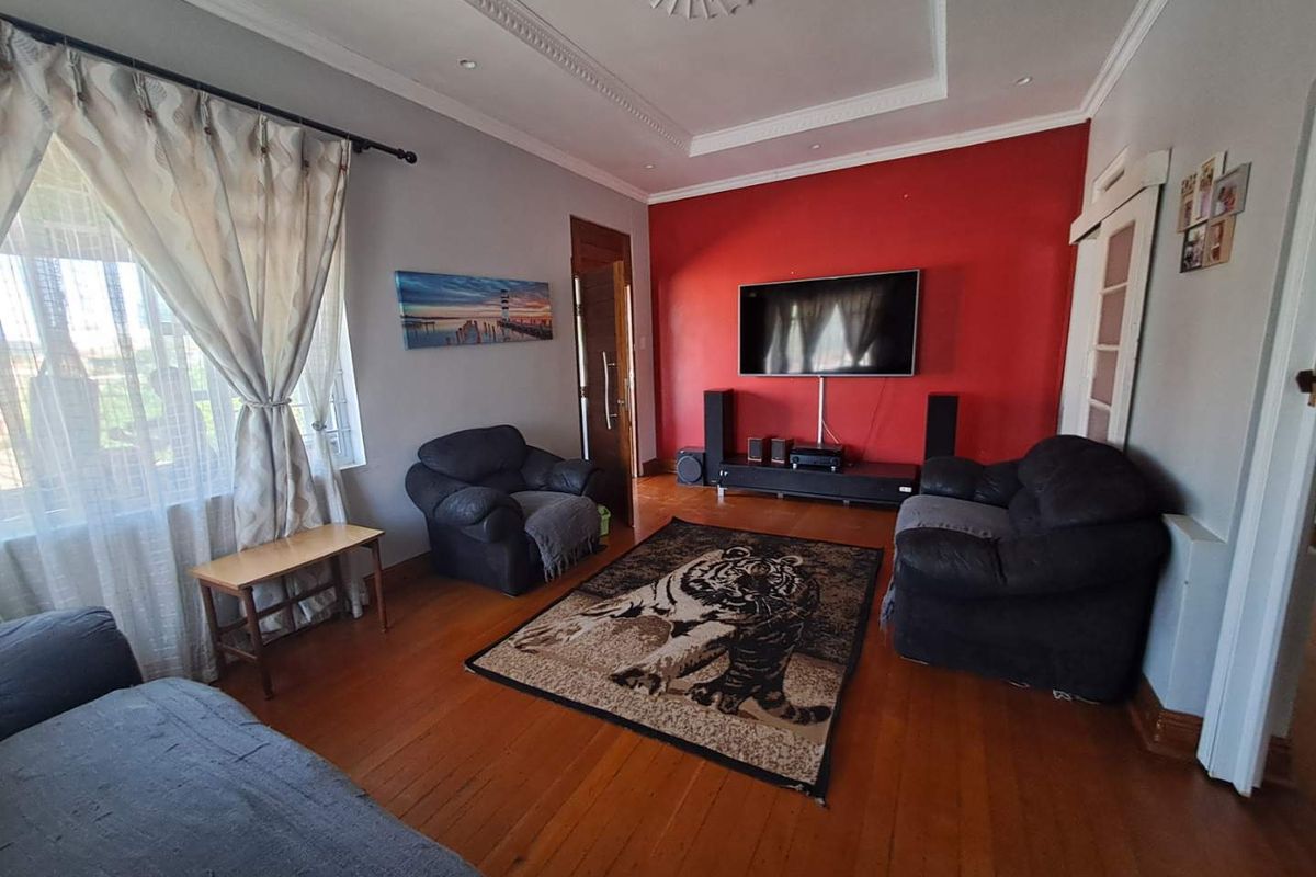 Stunning Family Home in the Heart of Bellair - Photo 5