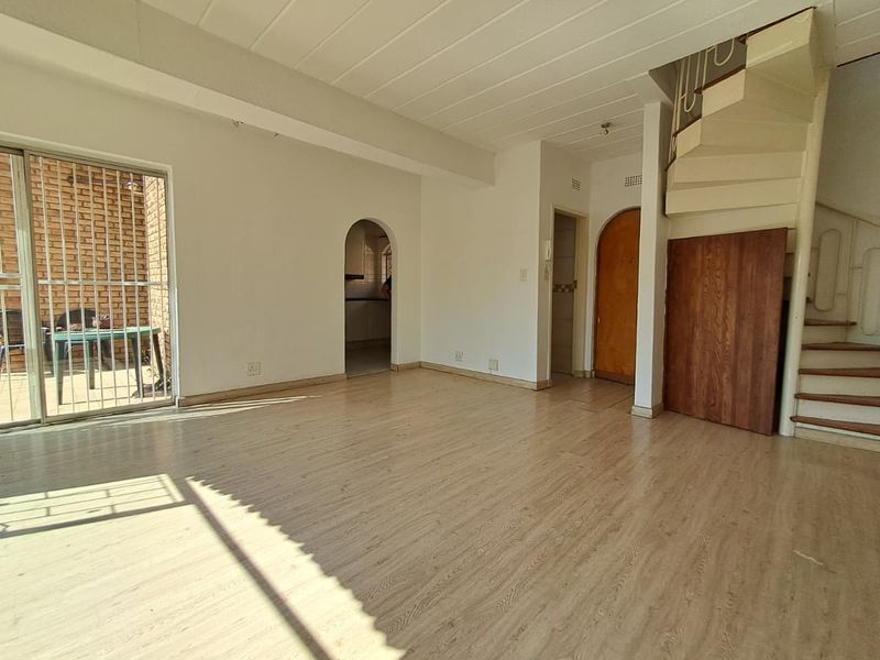 1 Bed, 1.5 Bath Duplex Townhouse in Corlett Gardens - Photo 6