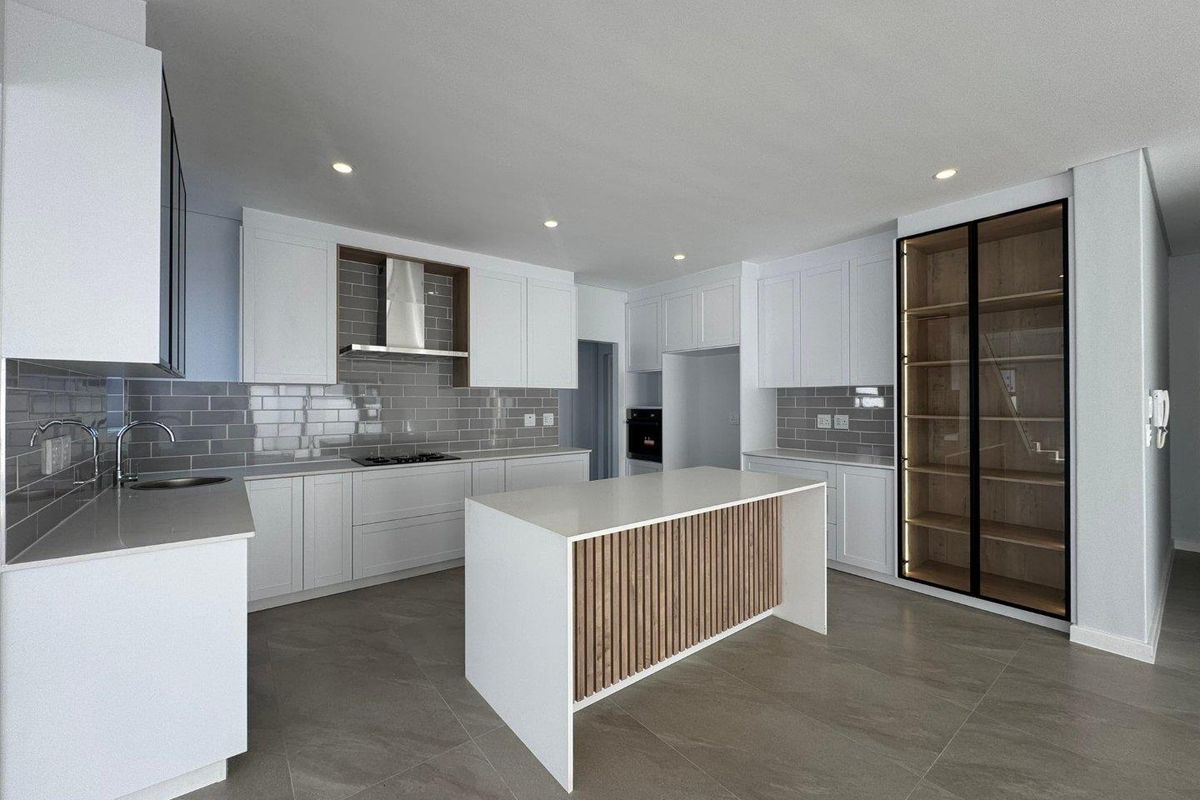 Modern 5-Bedroom Family Home with Exceptional Space & Seamless Indoor-Outdoor Living in Sandown - Photo 3