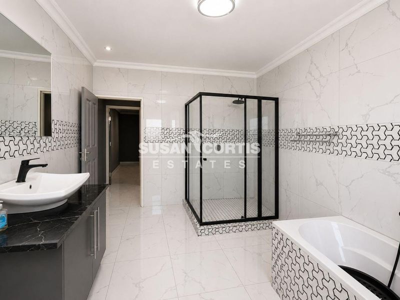 Luxury Family Living in Desert Park - Photo 4