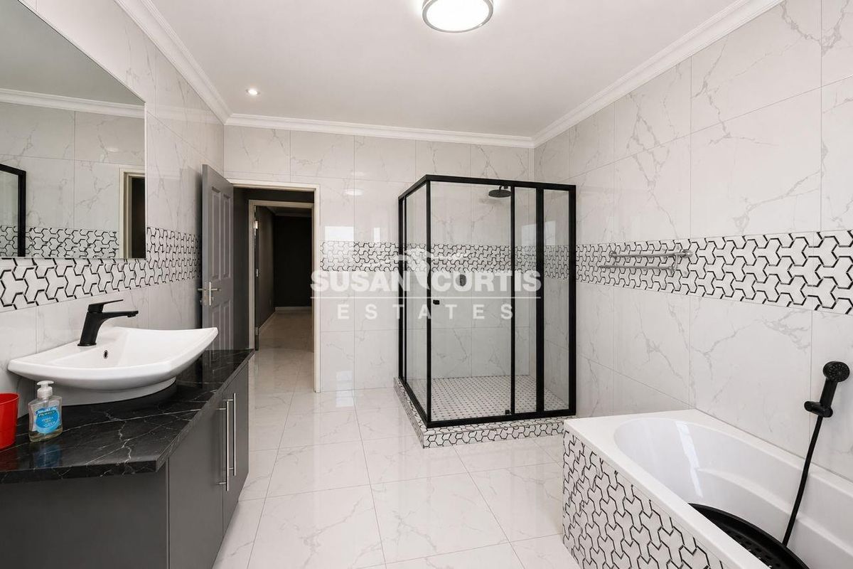 Luxury Family Living in Desert Park - Photo 4
