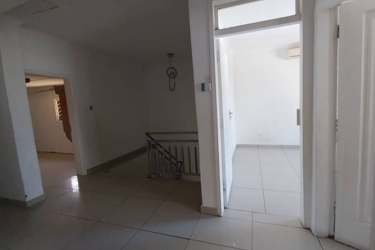 Renovators dream - Photo 5