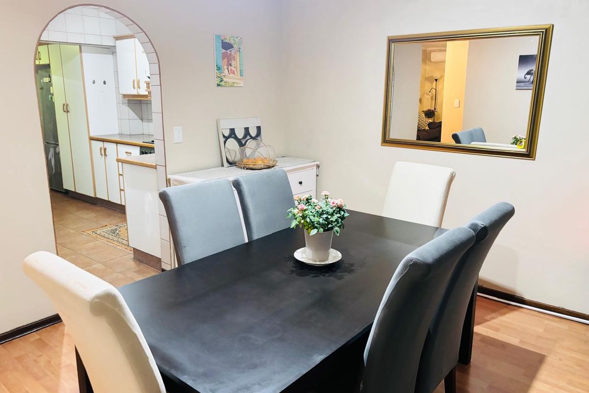 Modern 3-Bedroom Duplex in Sought-After Meer en See! - Photo 5