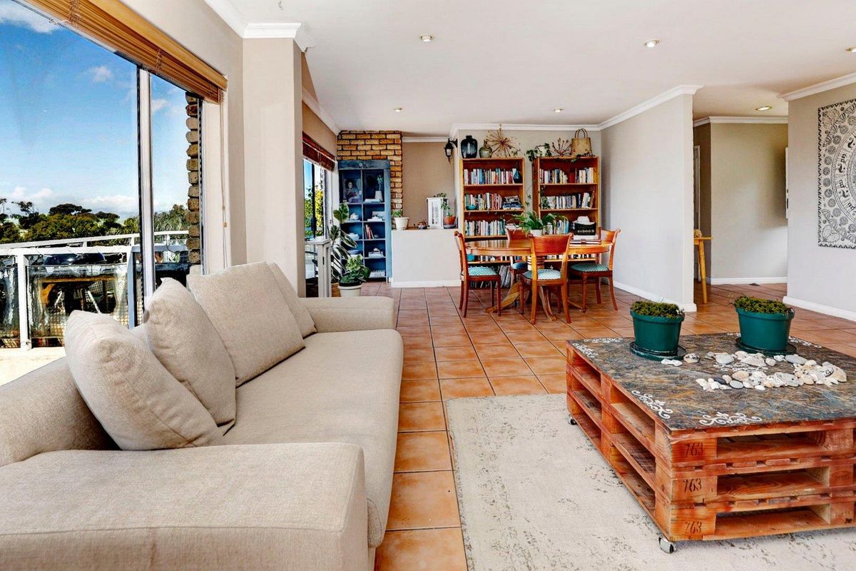 Townhouse, ideal for dual living, in popular security estate bordering golf course - Photo 5