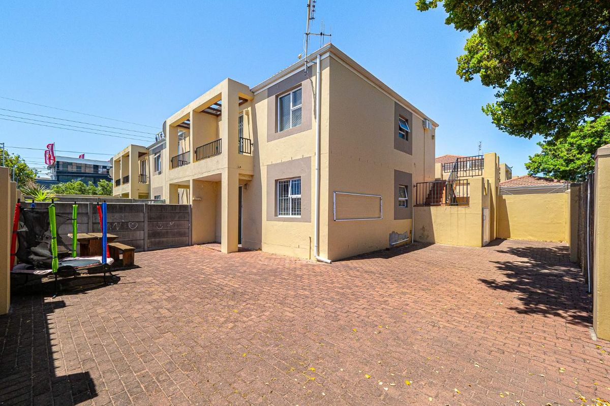 GARLANDALE, 2 BEDS WITH MASSIVE GARDEN - Photo 3