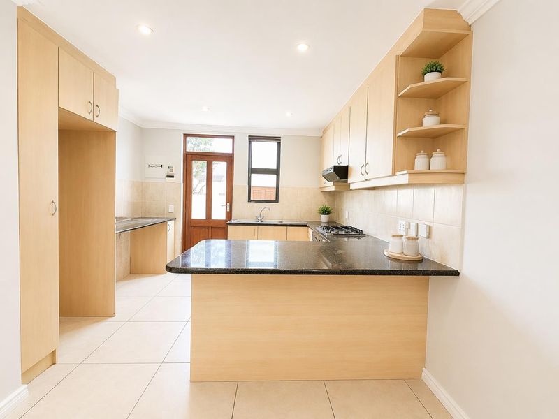 Stylish, Light-Filled Townhouse in Sought-After Royal Ascot - Photo 7